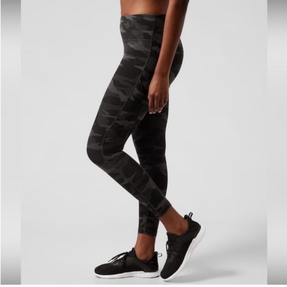 Athleta Ultimate Camo 7/8 Tight. Size 1X